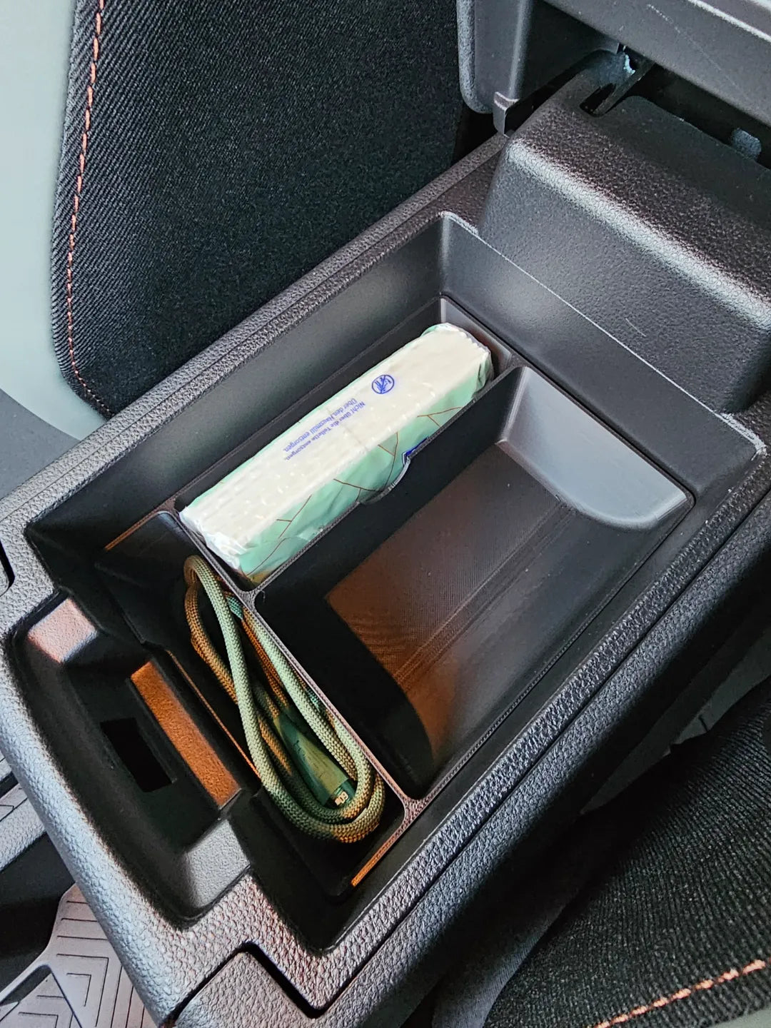Organizator Cotieră Dacia Duster III (2024), Printat 3D, cu Compartimente pentru Accesorii