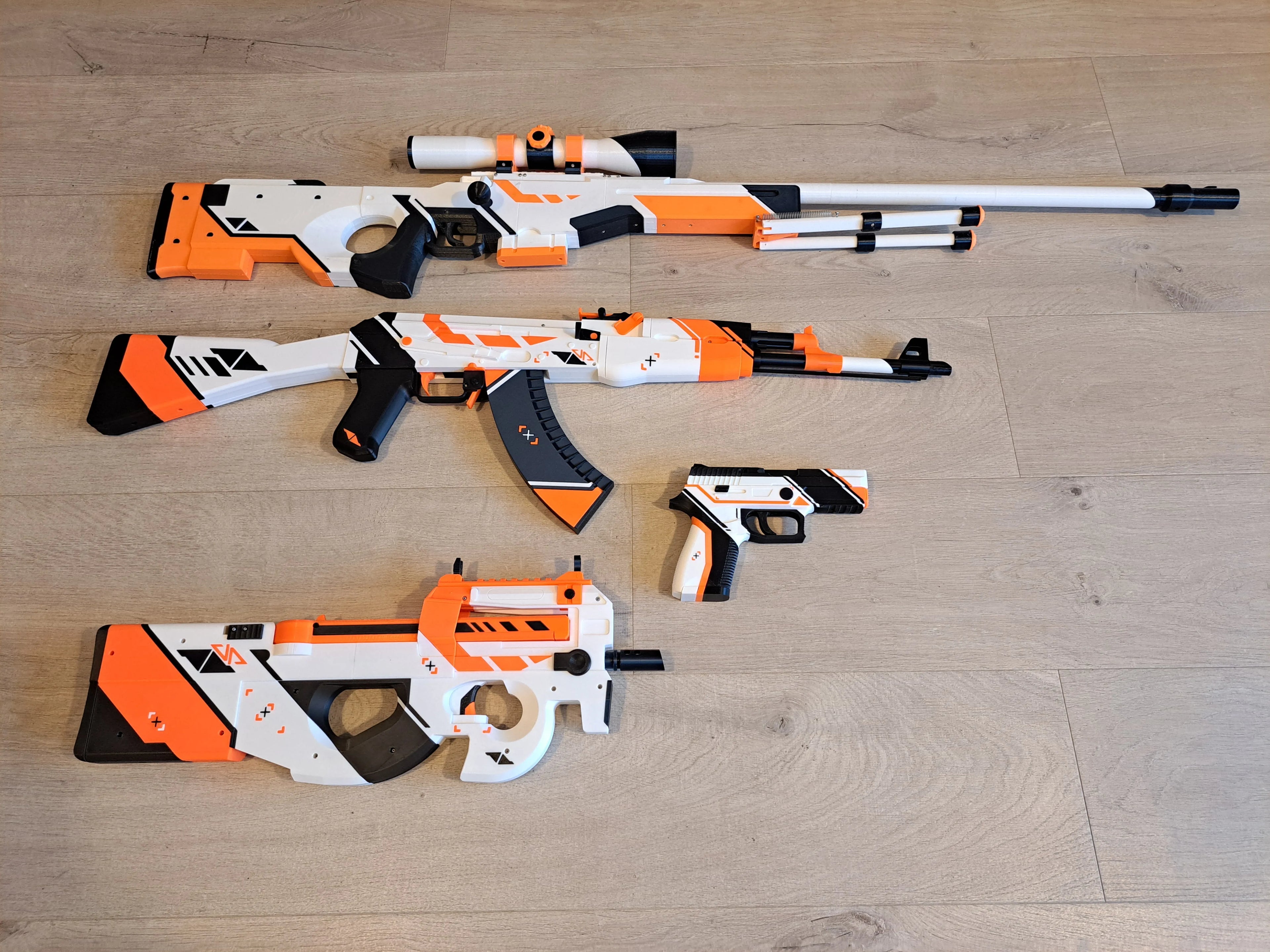 Pistol de Jucarie cu Design Futurist, Alb/Negru/Portocaliu, Plastic PLA