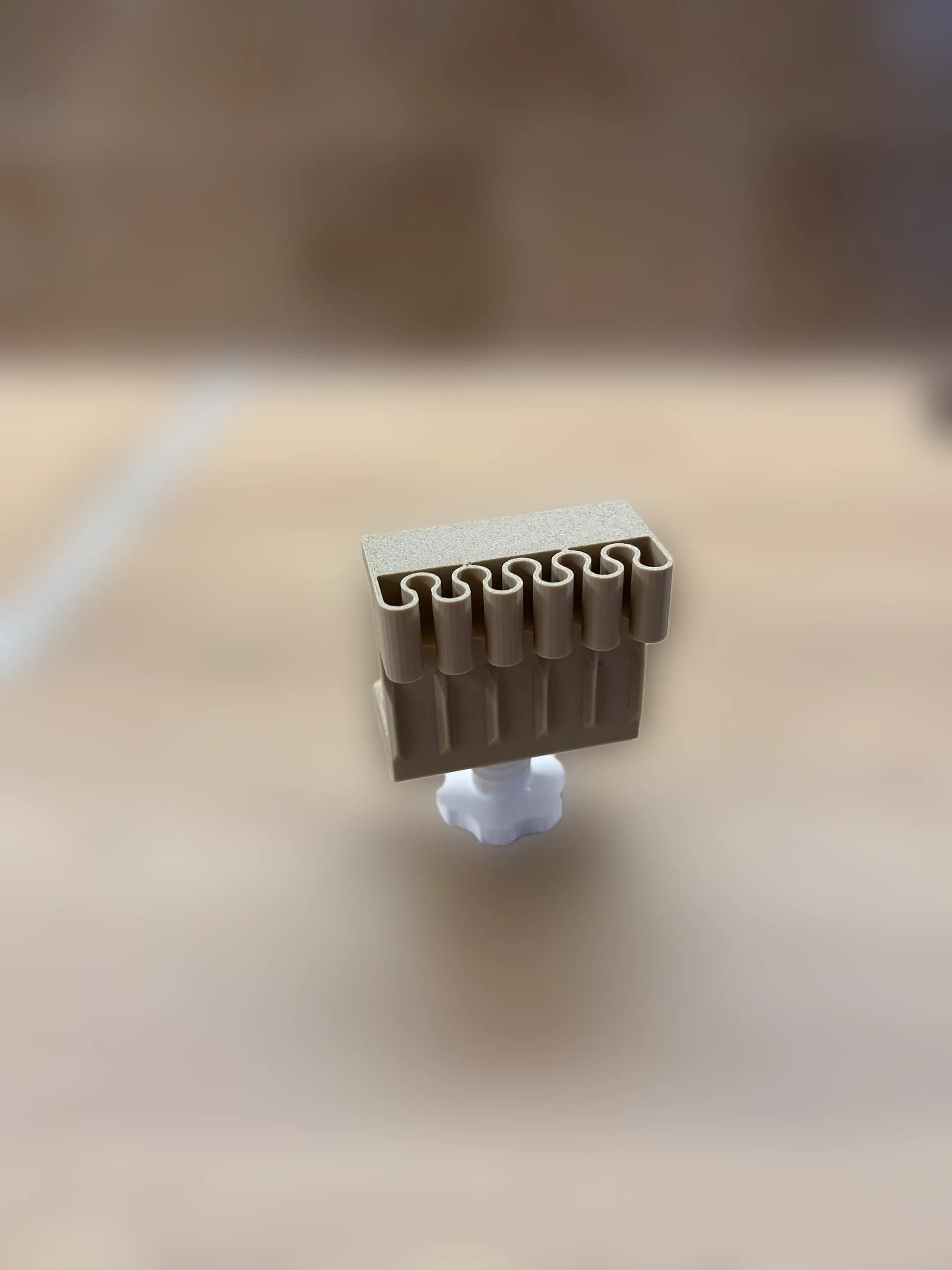 Organizator cabluri birou