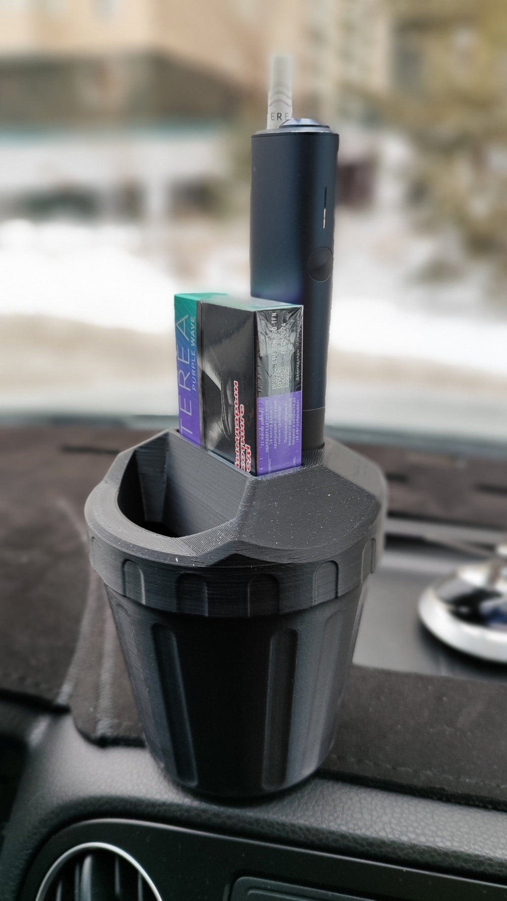 Suport Auto / Scrumieră IQOS ILUMA cu Compartiment pentru Pachet Terea, Negru, Compatibil cu Suportul de Pahare
