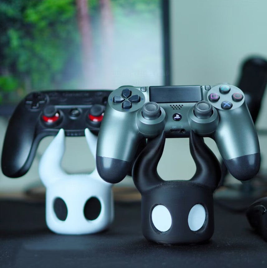 Suport Controller Hollow Knight - Stand Gaming PS5/PS4/Xbox | Design 3D Minimalist | Cadou pentru Gameri Pasionati (Printat 3D, Compatibil DualShock)