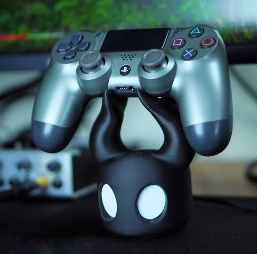 Suport Controller Hollow Knight - Stand Gaming PS5/PS4/Xbox | Design 3D Minimalist | Cadou pentru Gameri Pasionati (Printat 3D, Compatibil DualShock)