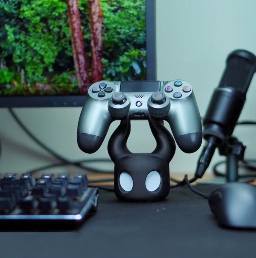 Suport Controller Hollow Knight - Stand Gaming PS5/PS4/Xbox | Design 3D Minimalist | Cadou pentru Gameri Pasionati (Printat 3D, Compatibil DualShock)