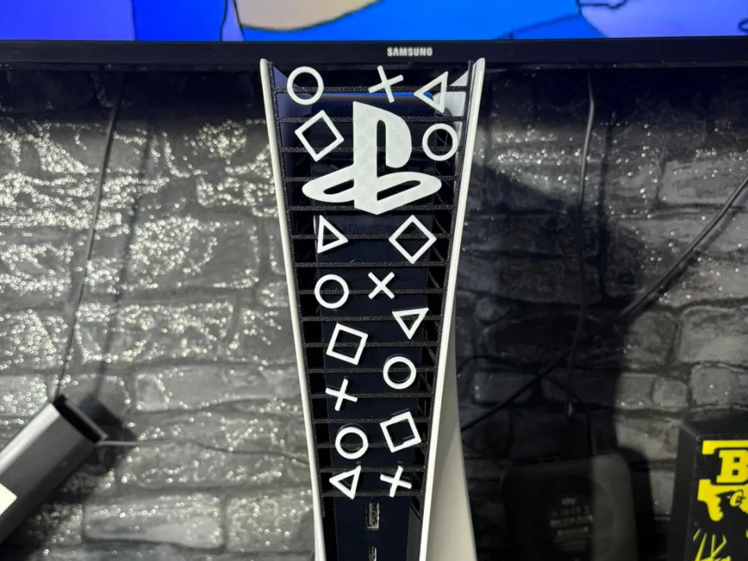 Panou decorativ PlayStation 5 Slim, model cu simboluri controller, negru cu alb, compatibil PS5 Slim