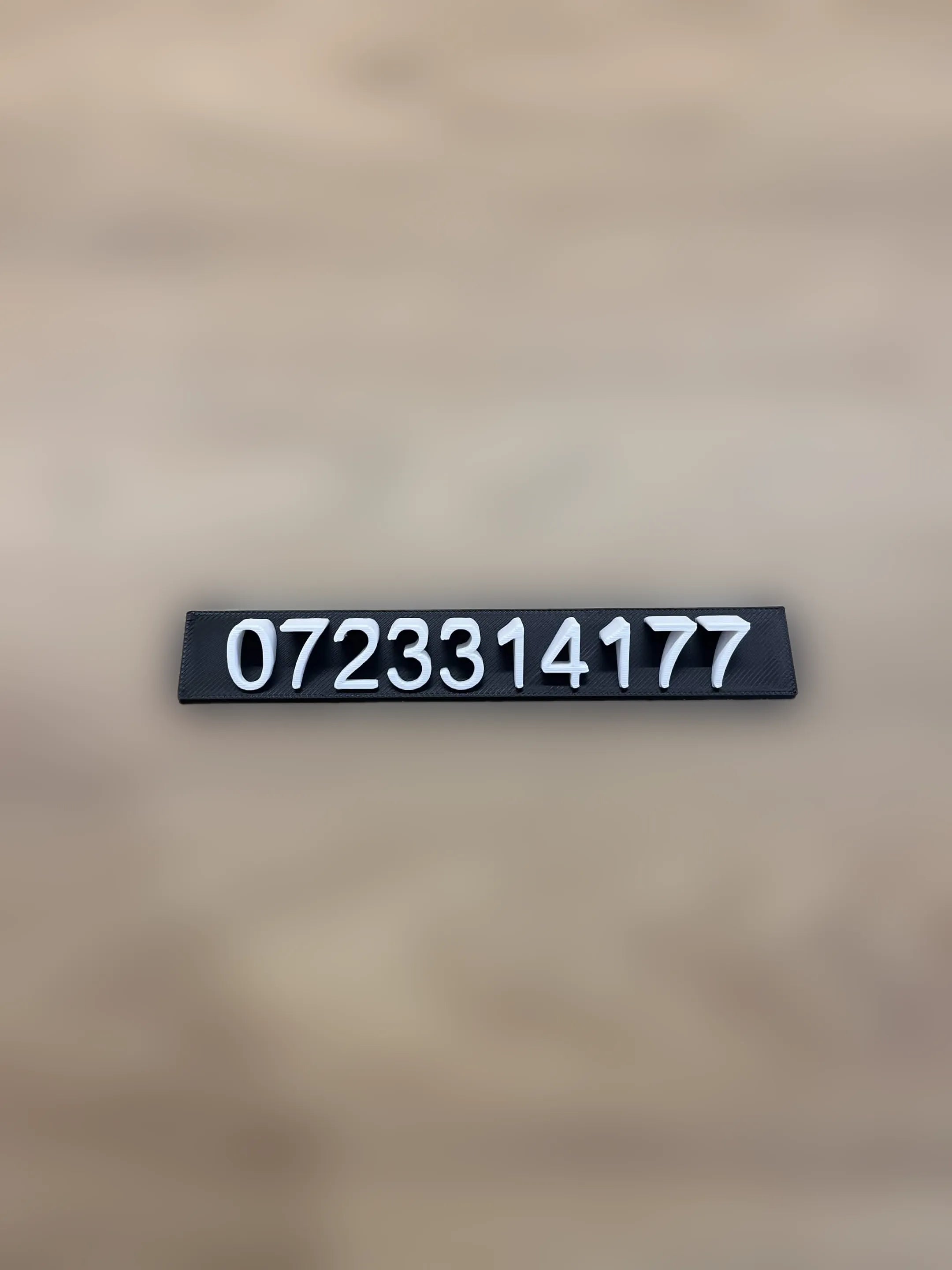 Plăcuță Auto Personalizată cu Număr de Telefon, Printată 3D, Suport Bord/Parbriz, Negru cu Cifre Albe