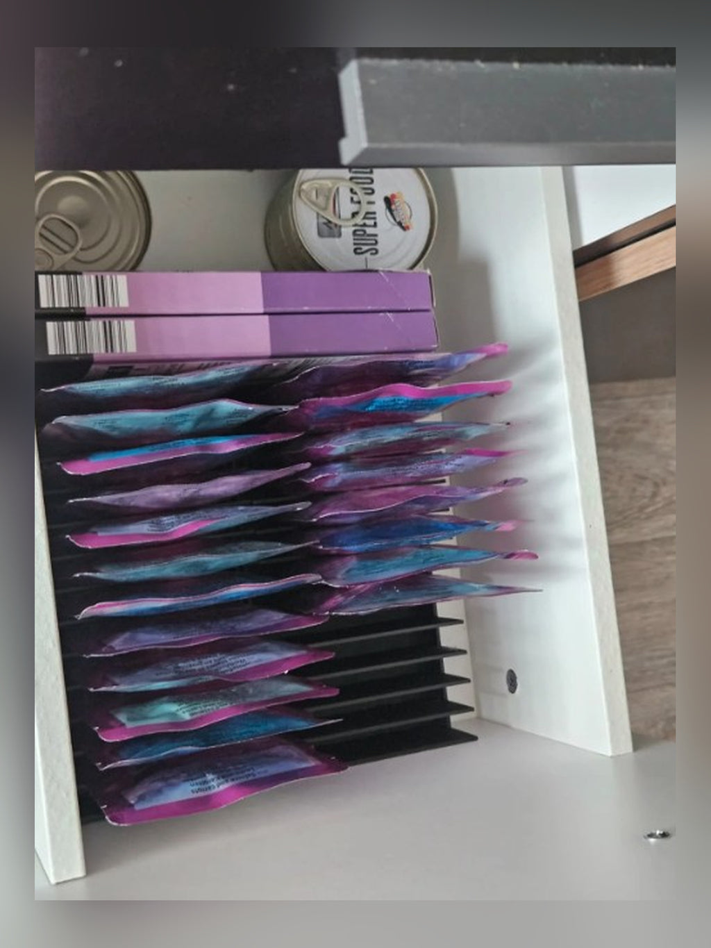 Organizator-dispenser pliculețe de hrană